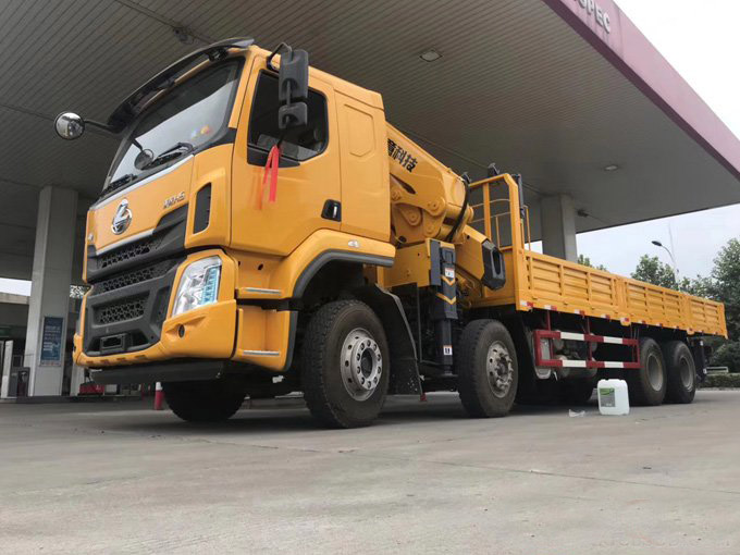 程力隨車吊16噸吊機柳汽乘龍隨車吊圖片1