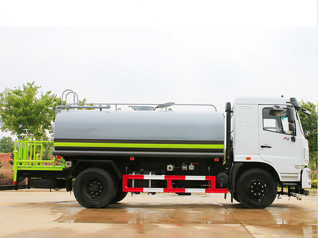 東風(fēng)華神國(guó)六F5灑水車(chē)圖片3